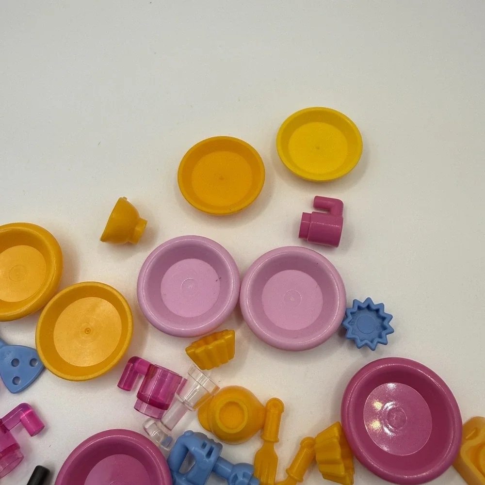 LEGO 50 Piece Kitchen Accessories Lot‎ - Plates, Cups, Pans, Silverwear 004